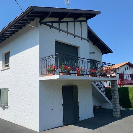 A Louer Appartement Dans Une Maison アルカング エクステリア 写真