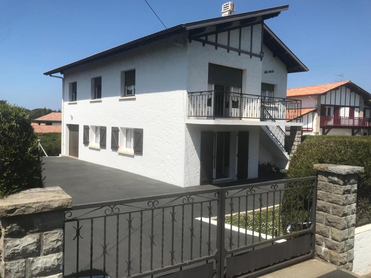 A Louer Appartement Dans Une Maison アルカング エクステリア 写真